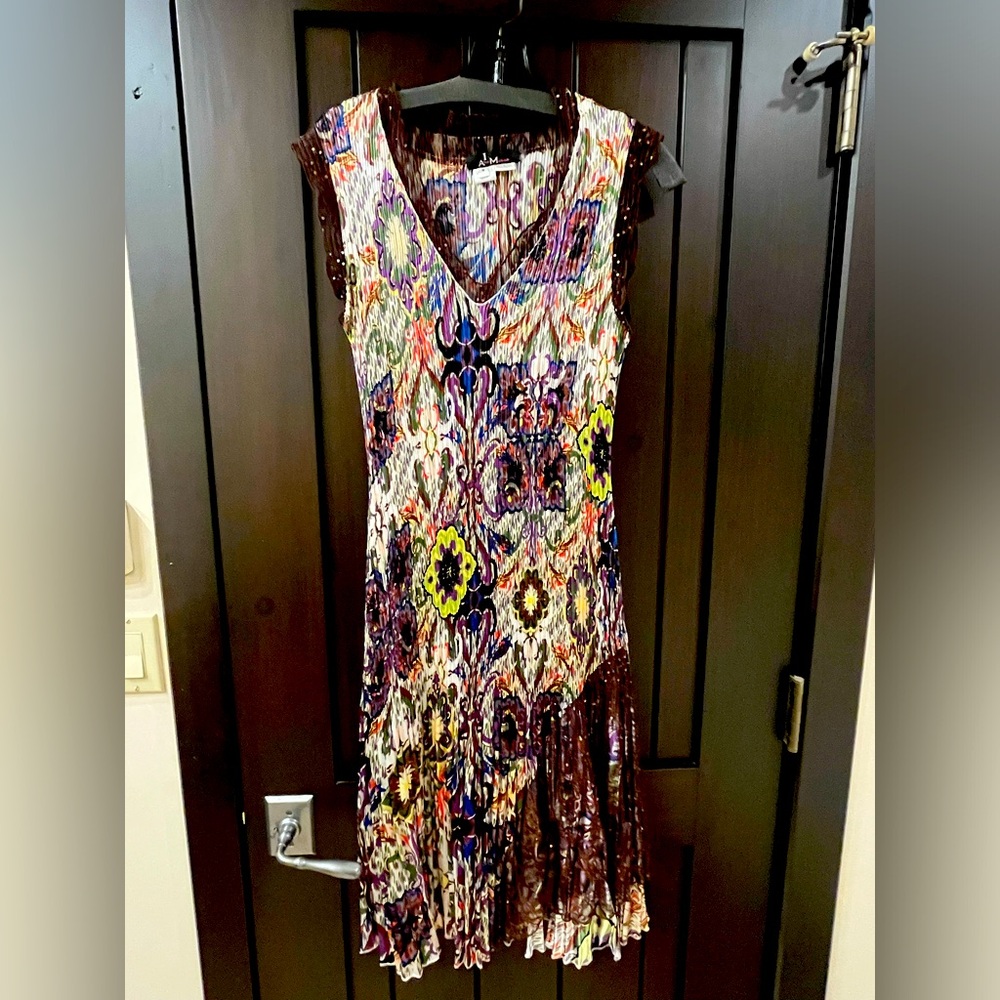 Party dress with lace and sequins.